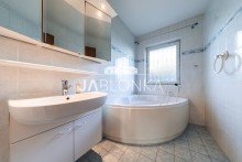 Badezimmer im EG +RESERVIERT+ Gro�z�giges Zuhause im Ortskern - Courtagefrei f�r K�ufer