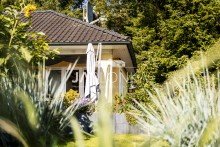 Blick auf die Terrasse Moderner Bungalow mit liebevollem Garten - Courtagefrei f�r K�ufer