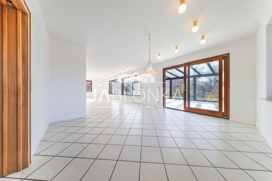 Essbereich mit Zugang zum Wintergarten Einfamilienhaus Neversdorf