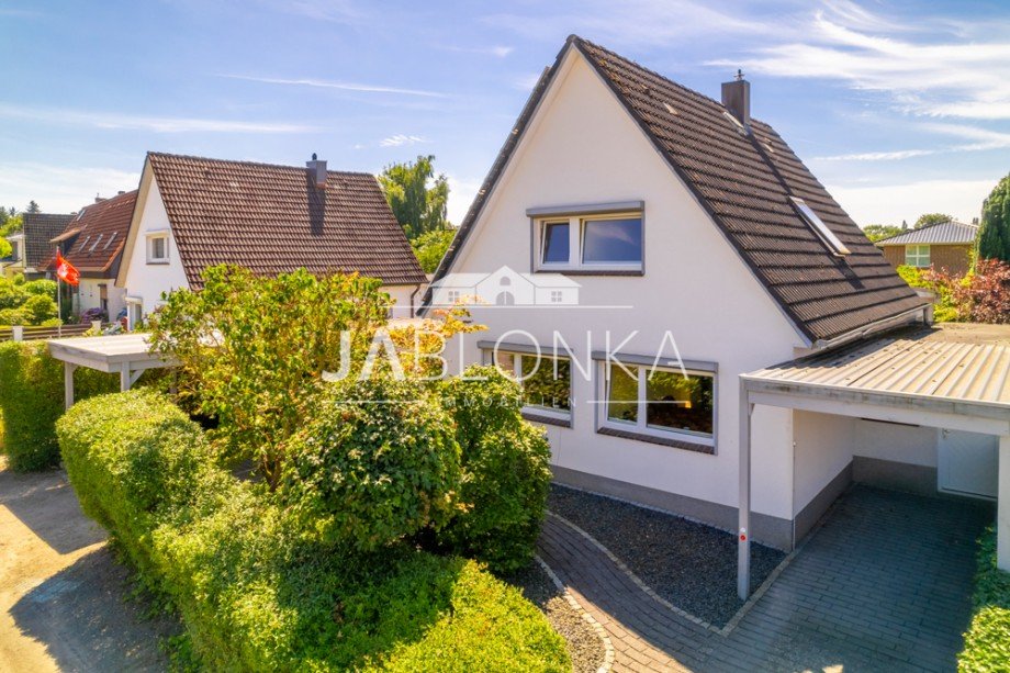 Vorgarten mit 2 Carports Einfamilienhaus Hamburg