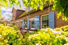 Vorderansicht Exklusives Einfamilienhaus mit Travegrundst�ck - Courtagefrei f�r K�ufer