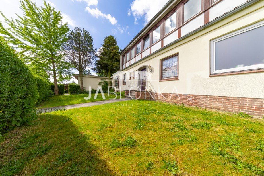 Hauseingang S�d Mehrfamilienhaus Sterley