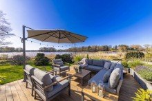 Terrasse im Garten (virtuell eingerichtet)) Gro�z�giges Domizil in traumhafter Seelage