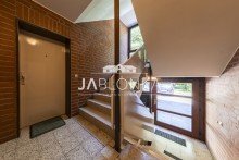 Treppenhaus & Wohnungst�r Gepflegte 3-Zimmer Wohnung am Waldrand - Courtagefrei f�r K�ufer
