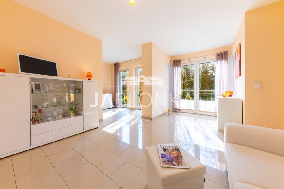 Wohnzimmer Blickrichtung K�che Etagenwohnung Hamburg Hohenfelde
