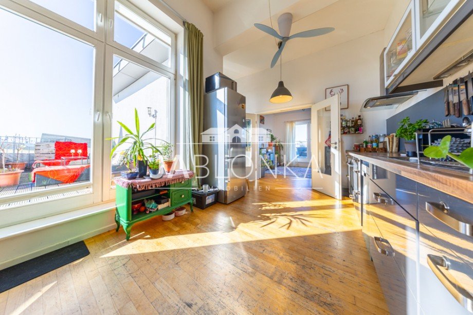 K�che, Blick ins Wohnzimmer Penthousewohnung Hamburg Eppendorf / Lokstedt