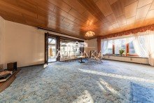 Wohnzimmer im EG +RESERVIERT+ Gro�z�giges Zuhause im Ortskern - Courtagefrei f�r K�ufer