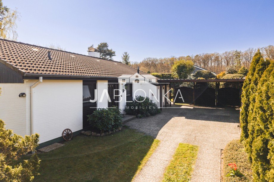 Vorderansicht & Auffahrt Bungalow Brunsmark