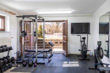 Fitnesskeller (virtuell eingerichtet) Gro�z�giges Domizil in traumhafter Seelage