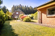 Hausansicht Qualit�t und Freiraum in Waldrandlage - Courtagefrei f�r K�ufer