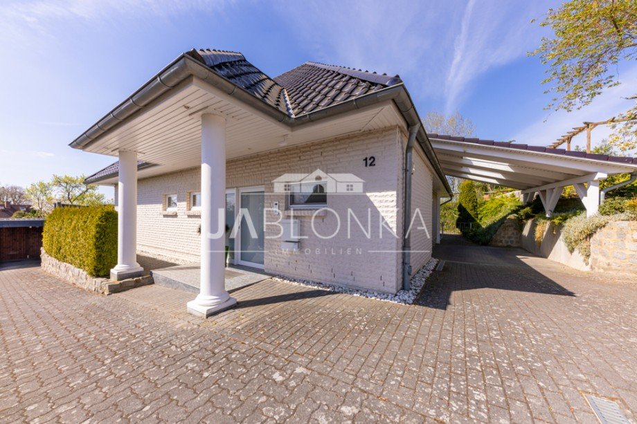 Zufahrt und Carports Villa Auf Anfrage