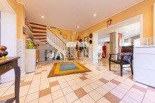 Diele Exklusives Einfamilienhaus mit Travegrundst�ck - Courtagefrei f�r K�ufer