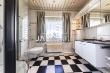 Badezimmer Schickes Mittelreihenhaus in beliebter Lage