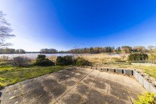Terrasse im Garten Gro�z�giges Domizil in traumhafter Seelage