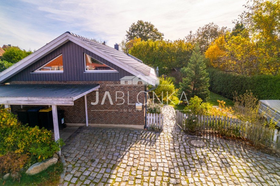 Auffahrt u. Carport Einfamilienhaus Gudow