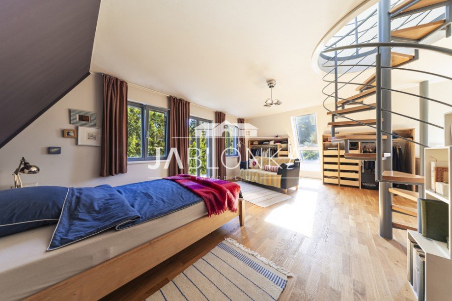 Kinderzimmer mit Balkon & Studiotreppe Einfamilienhaus L�neburg