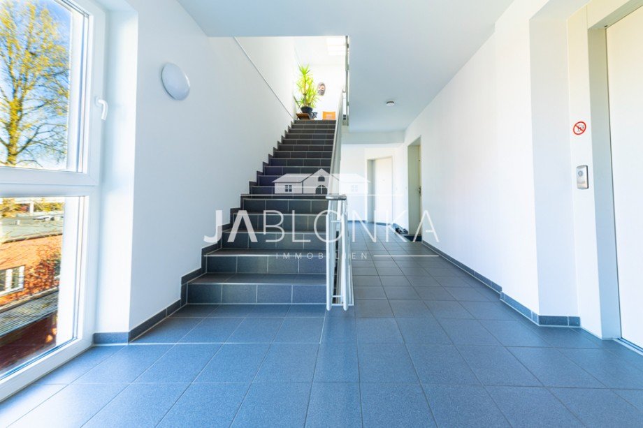 Treppenhaus mit Aufzug Etagenwohnung Hamburg Hohenfelde