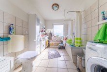Badezimmer EG Nord Attraktives Mehrfamilienhaus in ruhiger Lage - Courtagefrei f�r K�ufer