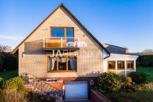 Hausansicht +RESERVIERT+ Gro�z�giges Zuhause im Ortskern - Courtagefrei f�r K�ufer