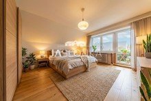 Schlafzimmer mit Balkon (digital renoviert) Platz zur Entfaltung auf traumhaftem Hofgrundst�ck - Courtagefrei f�r K�ufer