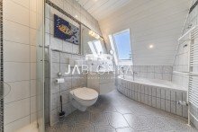 Dusch- und Wannenbad Stilvolles Mittelreihenhaus mit Gartenidylle - Courtagefrei f�r K�ufer