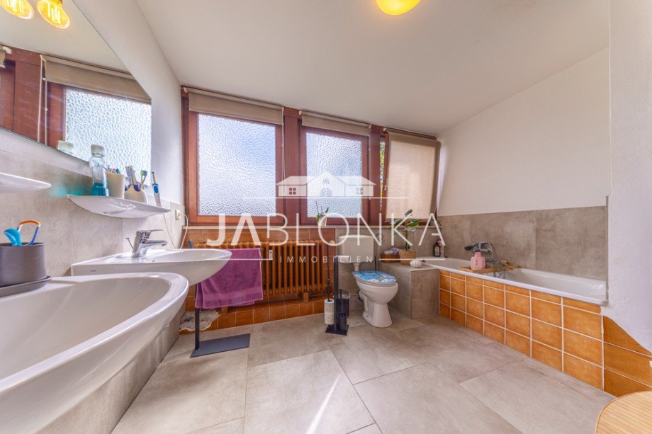 Badezimmer OG S�d Mehrfamilienhaus Sterley